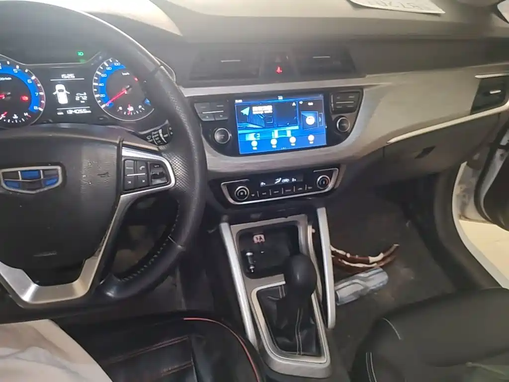 Geely Vision X3 2018 — фото 10