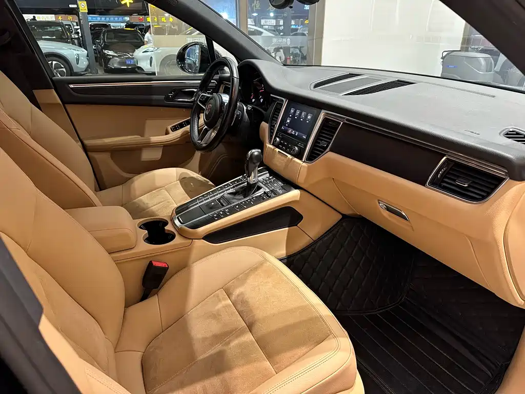 Porsche Macan 2017 — фото 19