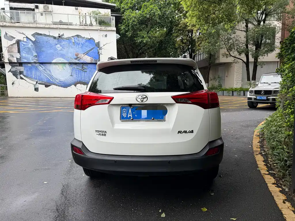 Toyota RAV4 2014
