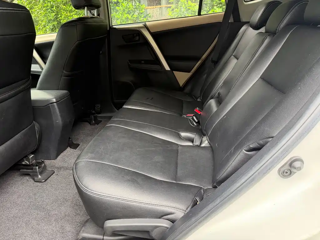 Toyota RAV4 2014 — фото 12