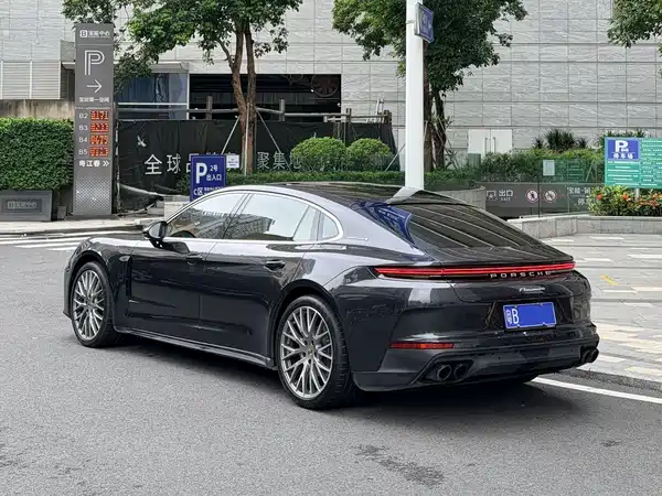 Porsche Panamera 2024