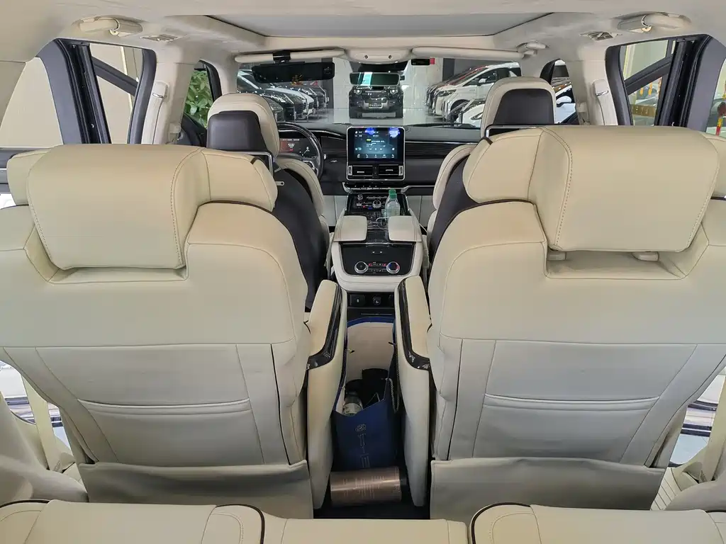 Lincoln Navigator 2019 — фото 16