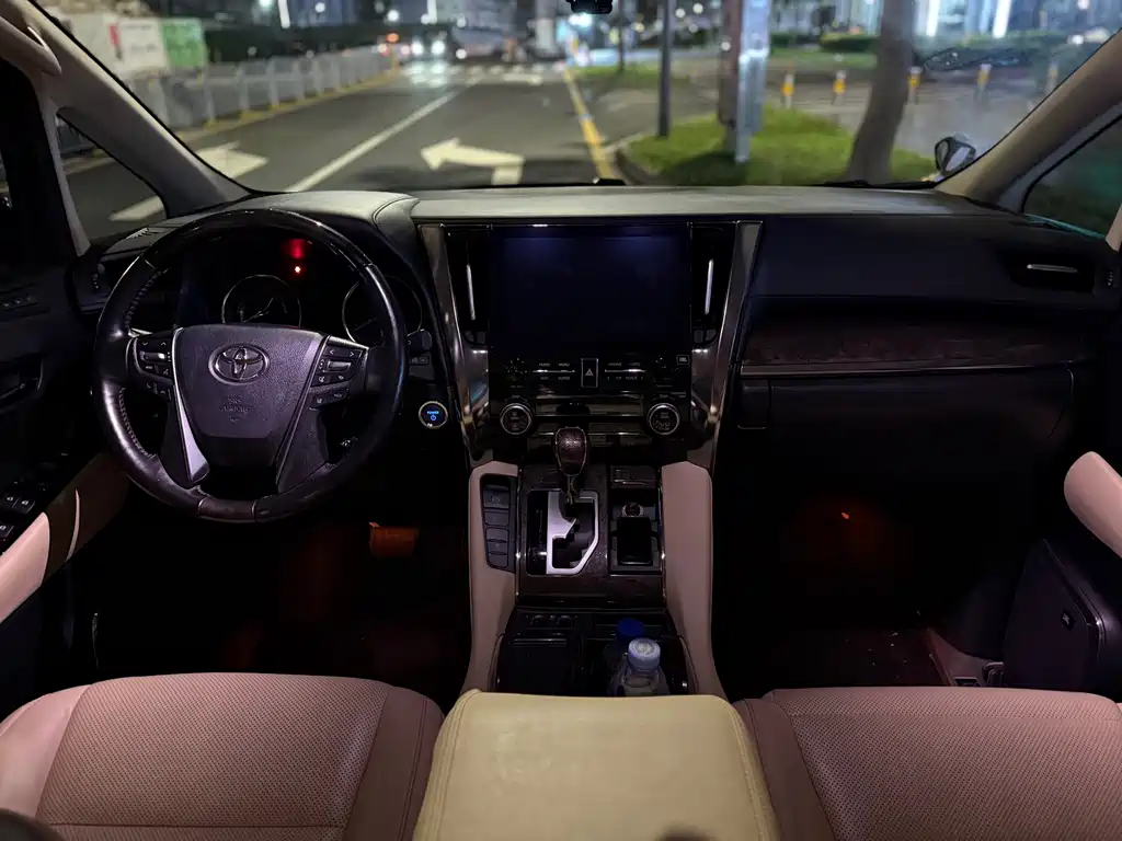 Toyota Alphard 2020 — фото 7