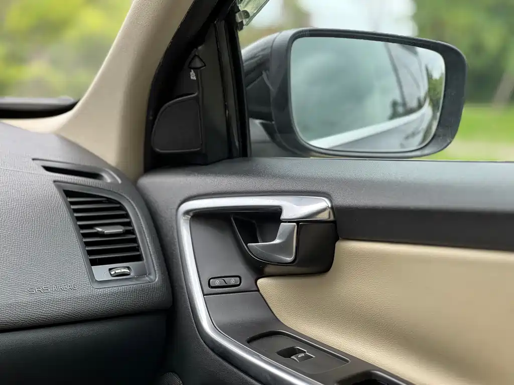 Volvo XC60 2012 — фото 25