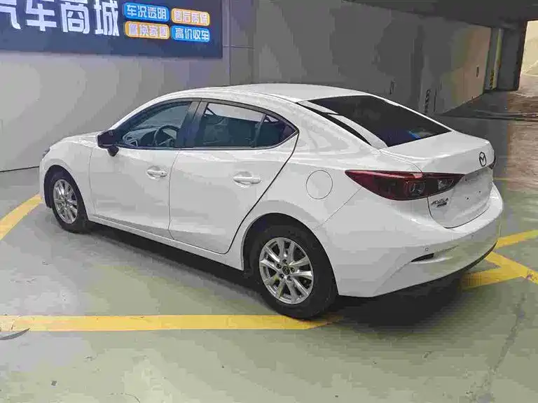 Mazda 3 Axela 2019 — фото 9