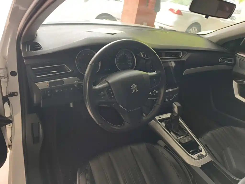 Peugeot 408 2020 — фото 10