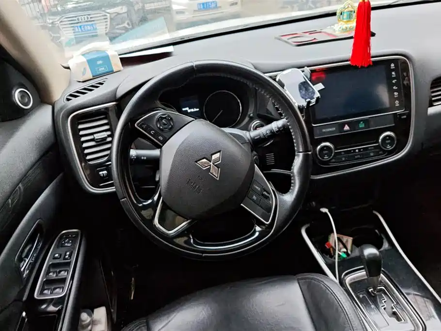Mitsubishi Outlander 2019 — фото 15