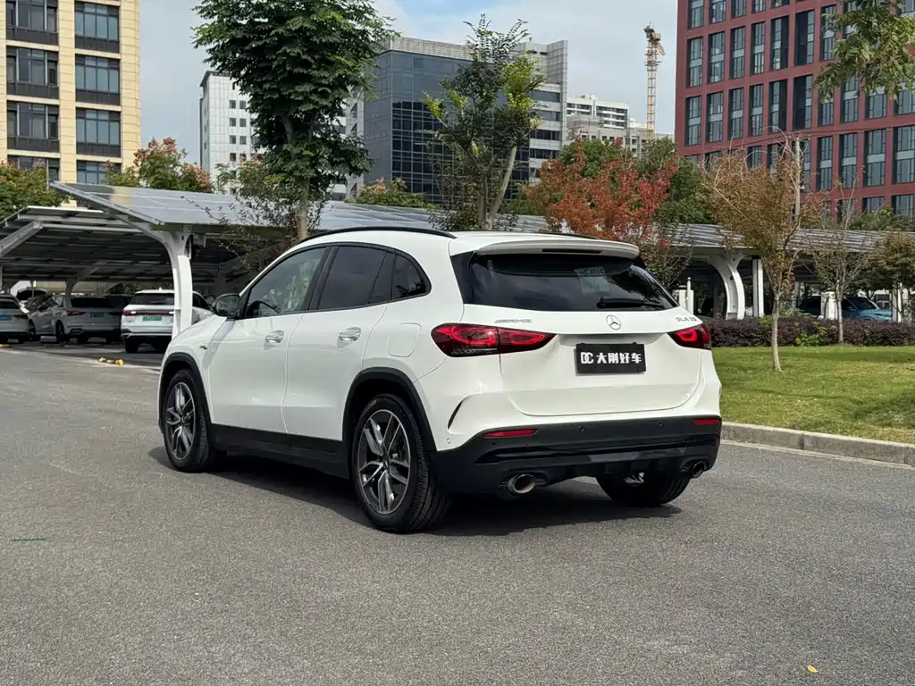 Mercedes-Benz GLA AMG 2021