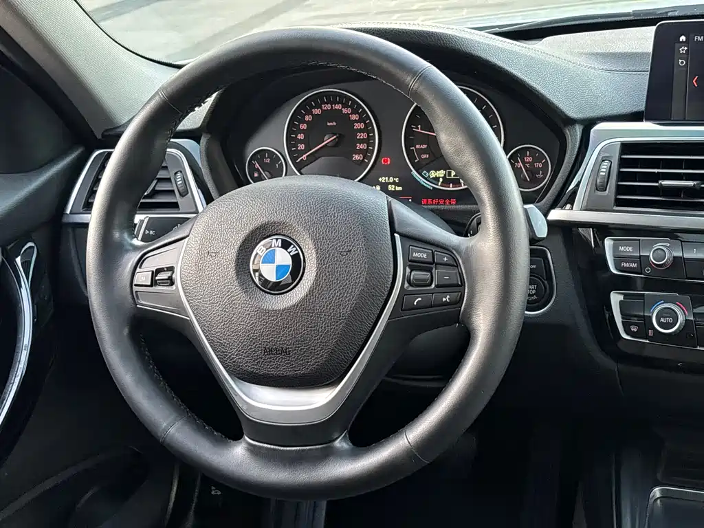 BMW 3 Series 2019 — фото 20