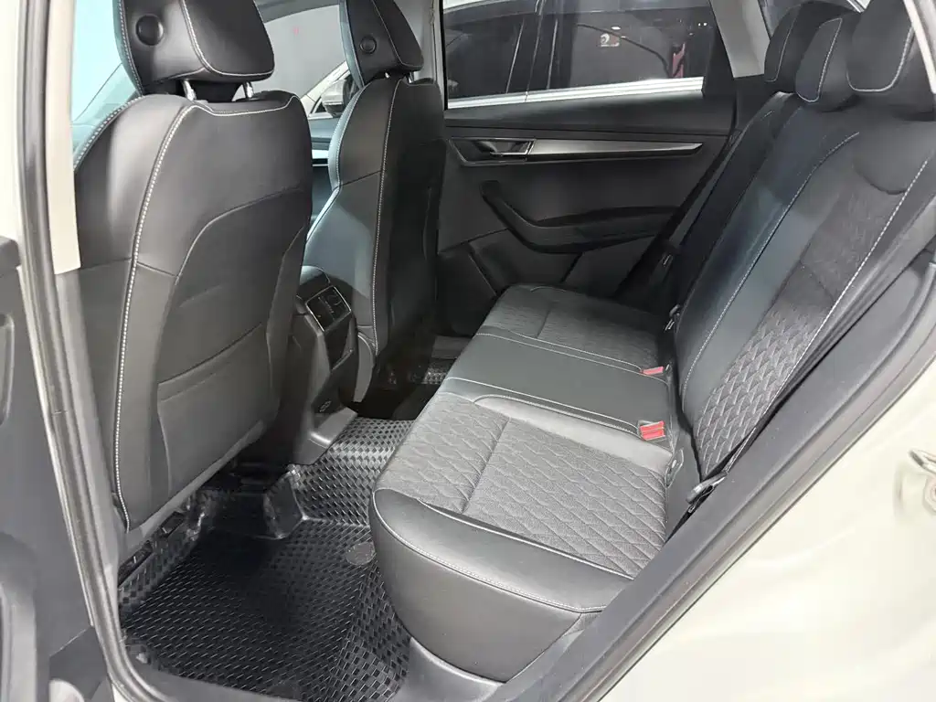 Skoda Karoq 2018 — фото 12