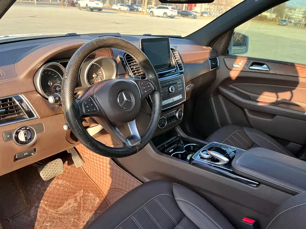 Mercedes-Benz GLE 2017 — фото 8