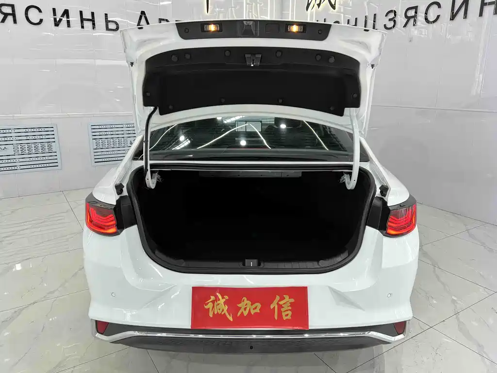 Geely Emgrand L 2022 — фото 13