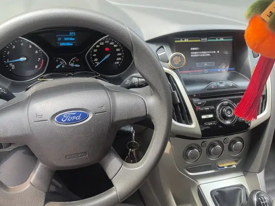 Ford Focus 2015 — фото 12