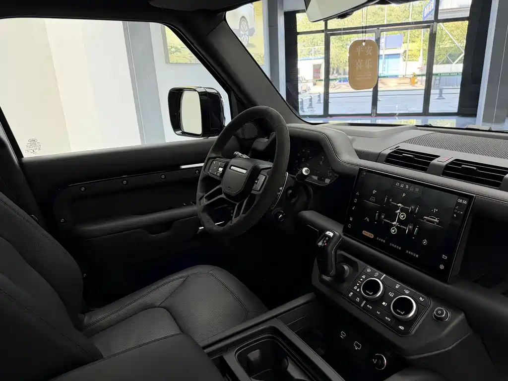 Land Rover Defender 2023 — фото 11