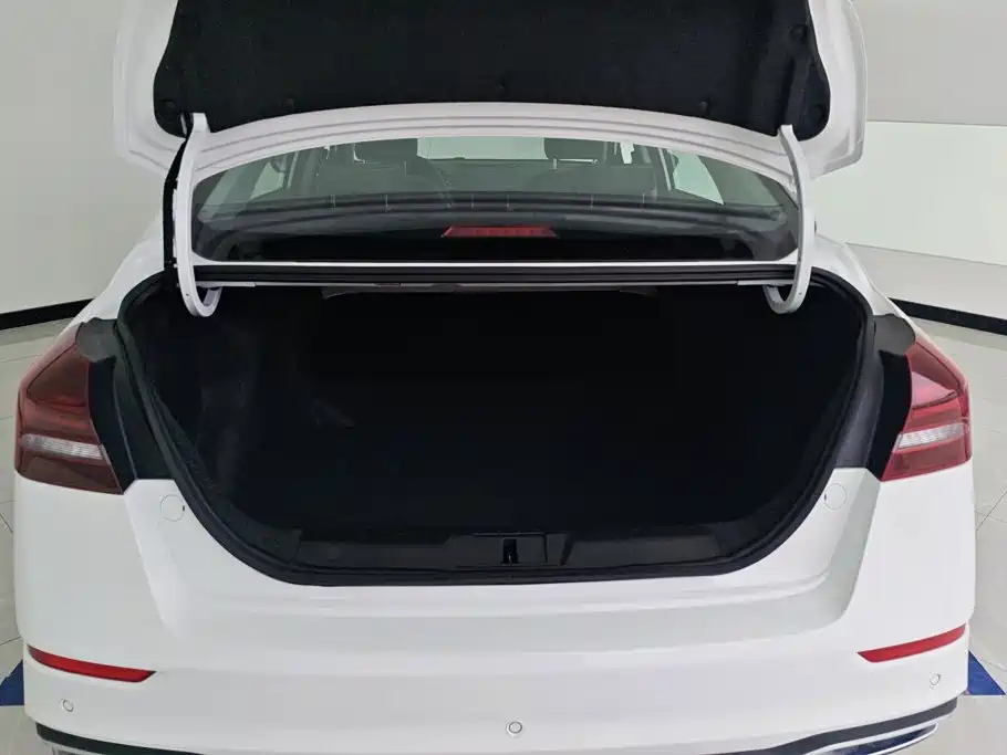Geely Emgrand 2021