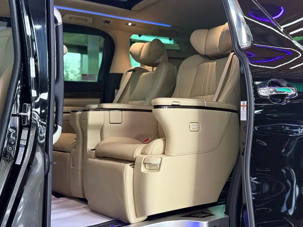 Toyota Vellfire 2021 — фото 18
