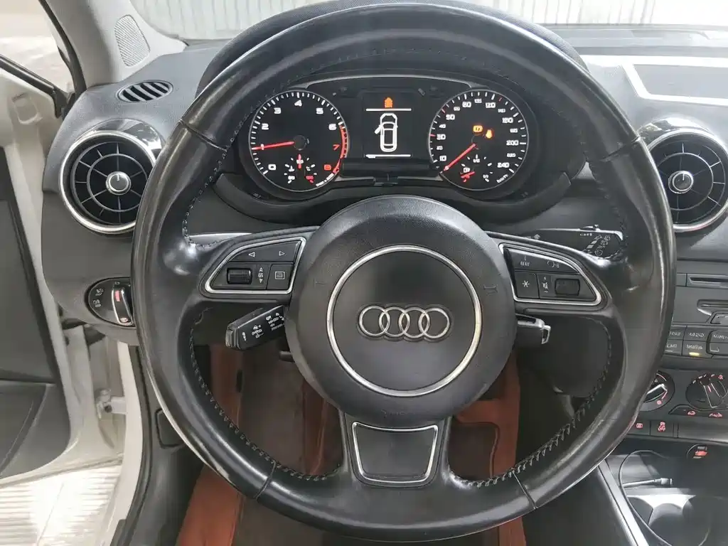 Audi A1 2014 — фото 10