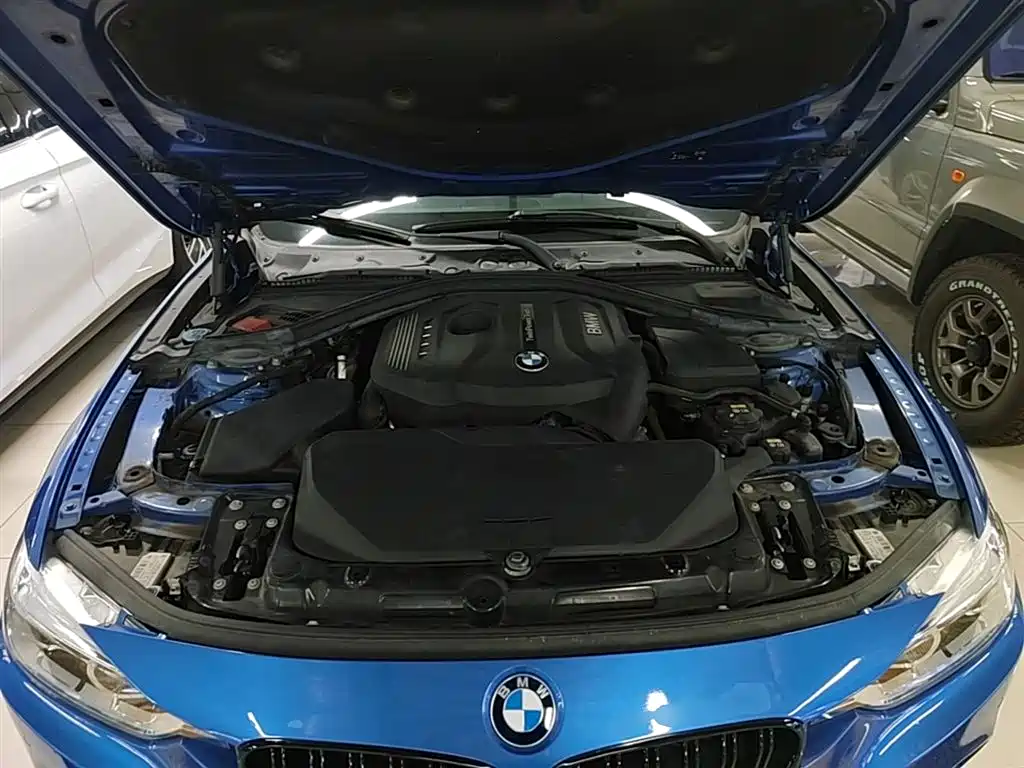 BMW 3 Series 2018 — фото 20