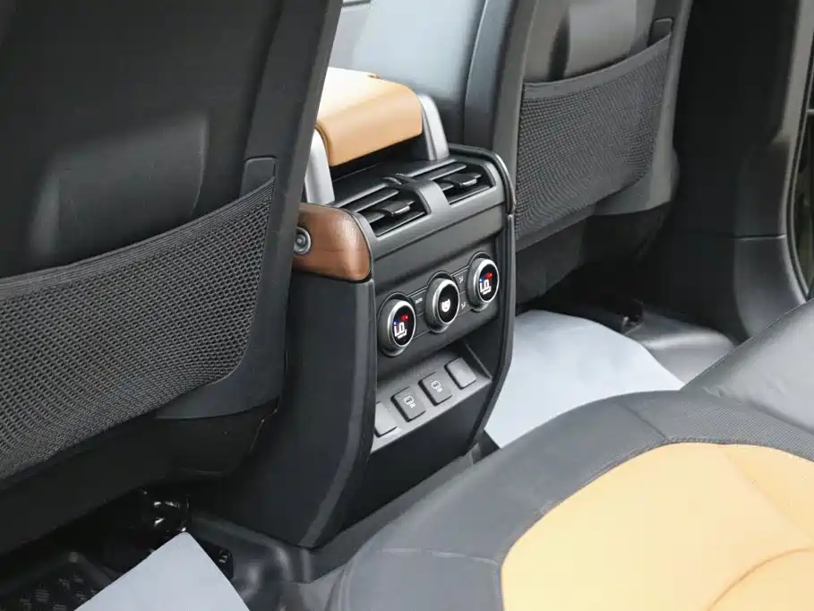 Land Rover Defender 2024 — фото 28