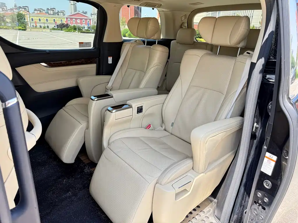 Toyota Alphard 2019 — фото 8