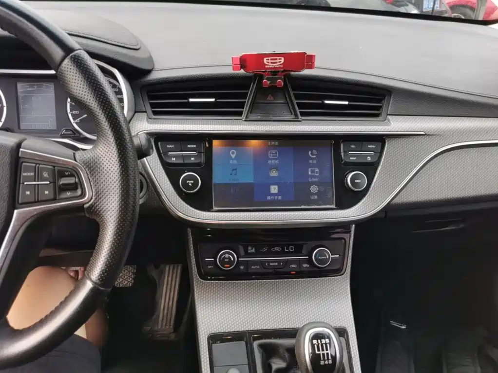 Geely Emgrand GS 2017 — фото 13