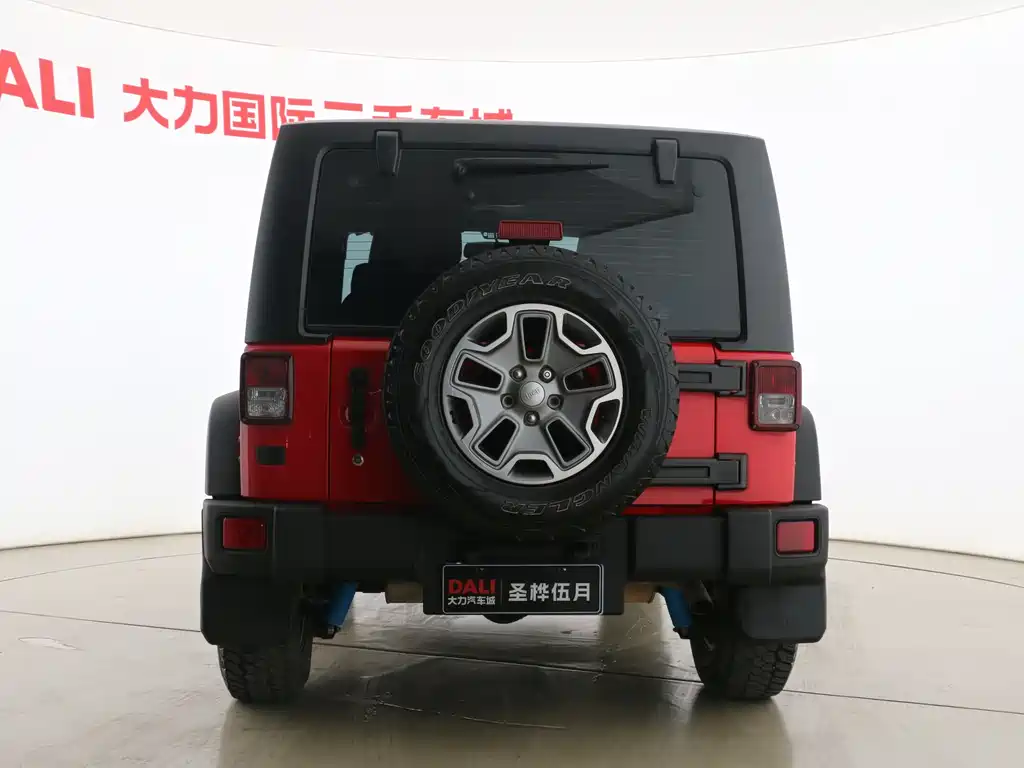 Jeep Wrangler 2016 — фото 12