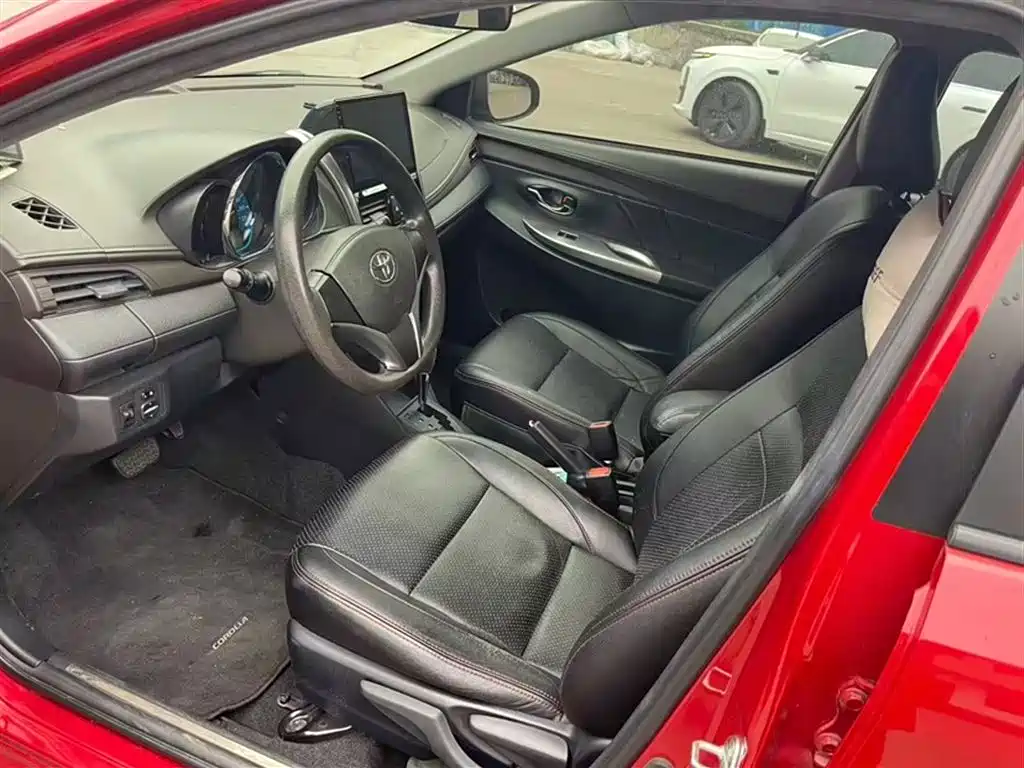 Toyota Yaris L 2015 — фото 9