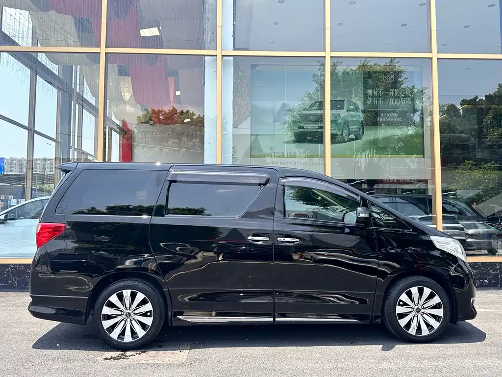 Toyota Alphard 2011 — фото 26