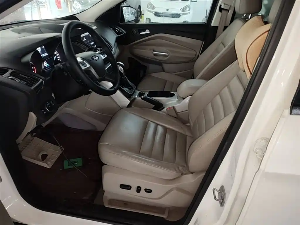 Ford Kuga 2015 — фото 15