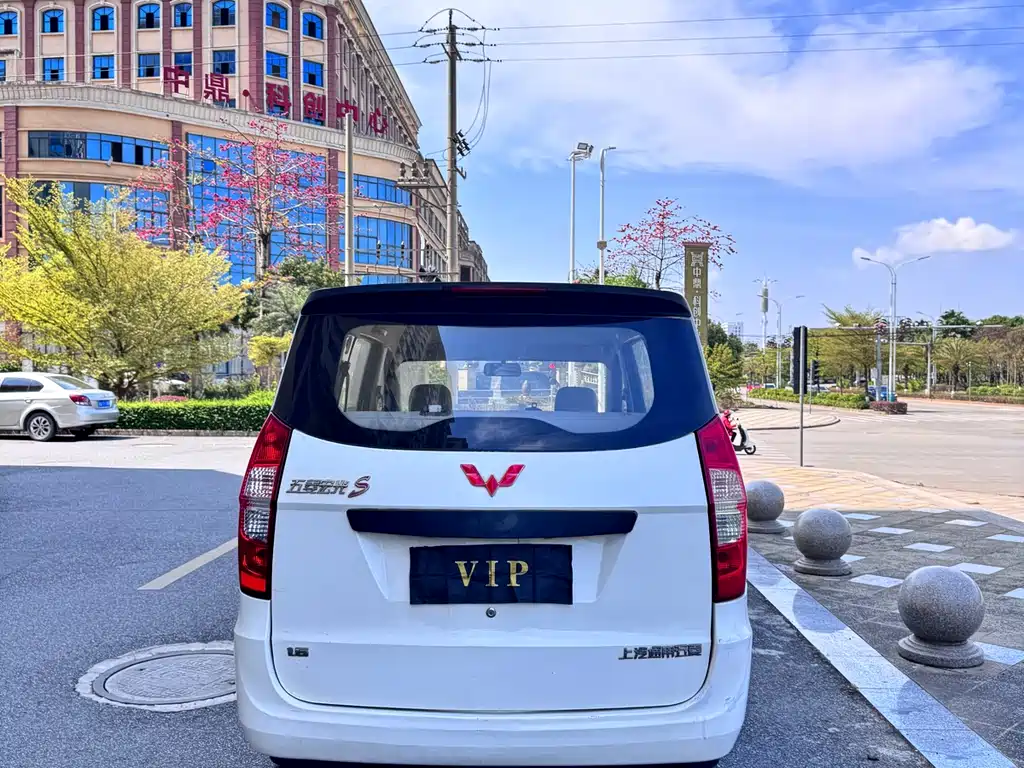 Wuling Hongguang 2016