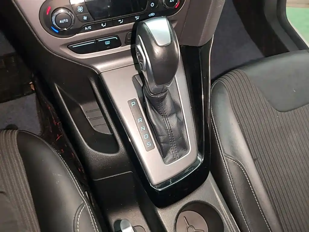 Ford Focus 2015 — фото 14