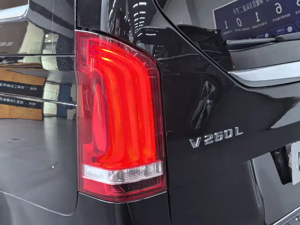 Mercedes-Benz V-Class 2020 — фото 18