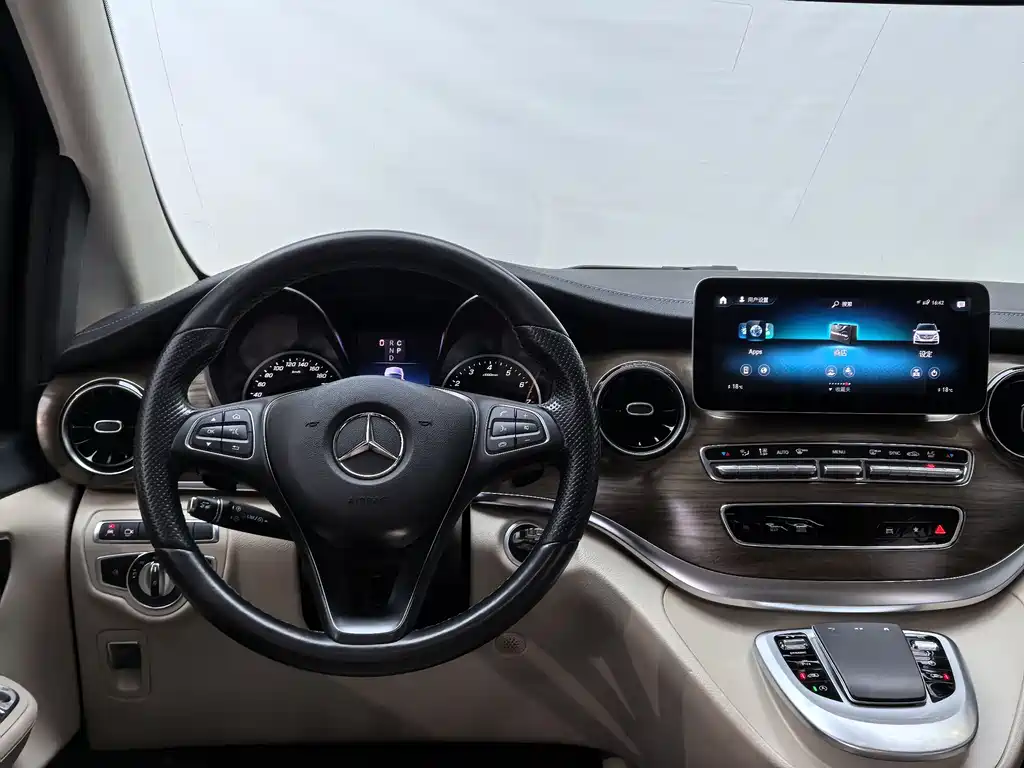 Mercedes-Benz V-Class 2020 — фото 11