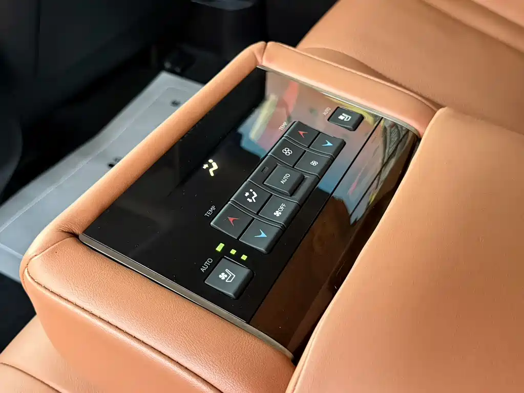 Lexus LX 2019 — фото 10