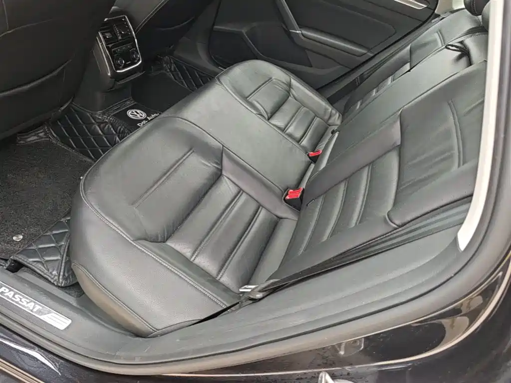 Volkswagen Passat 2018 — фото 17