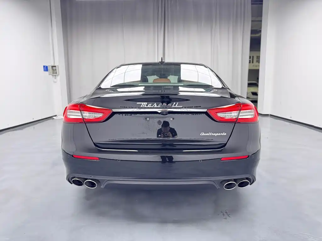 Maserati Quattroporte 2017 — фото 21
