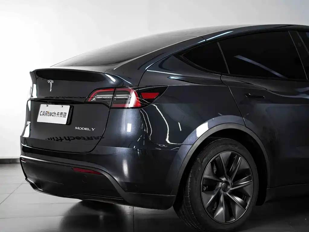 Tesla Model Y 2024 — фото 27