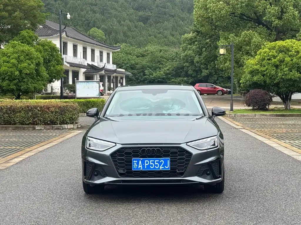 Audi A4L 2022 — фото 2