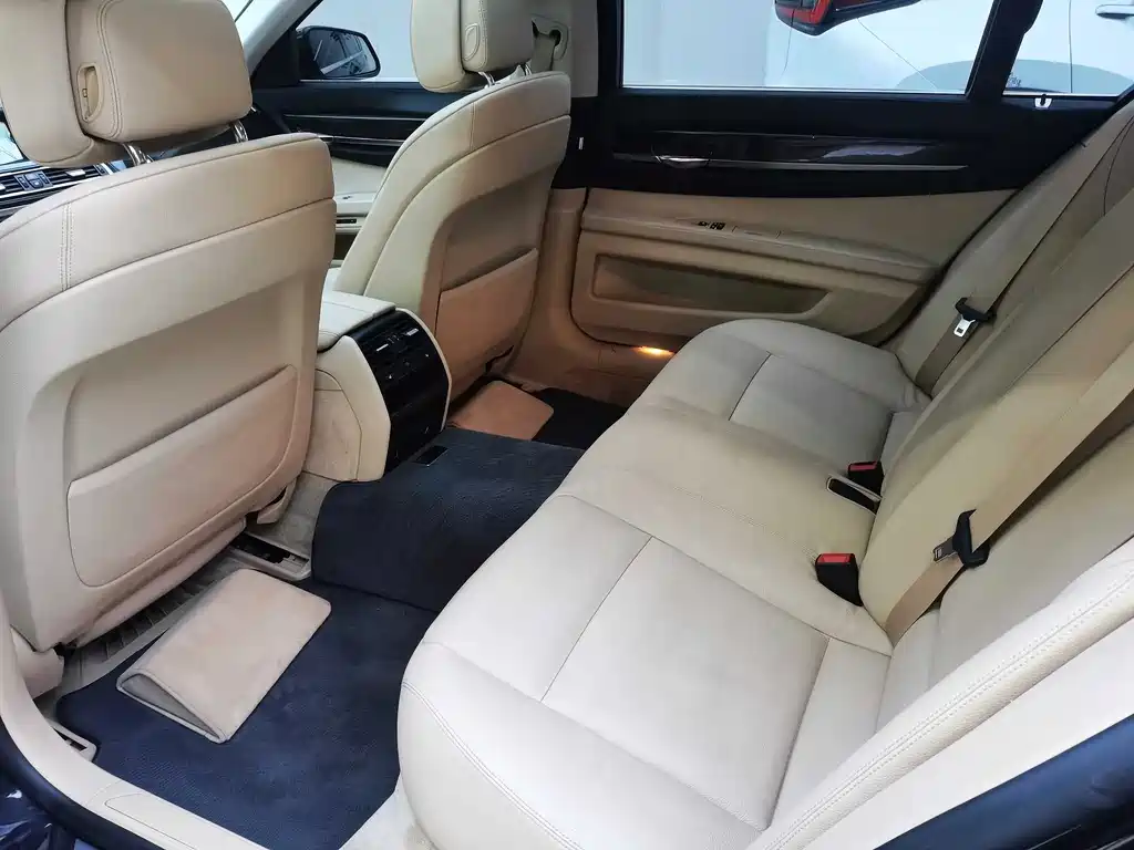 BMW 7 Series 2013 — фото 15
