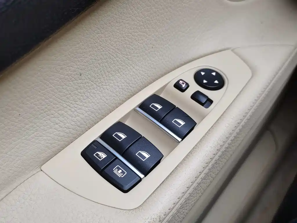 BMW 7 Series 2013 — фото 17