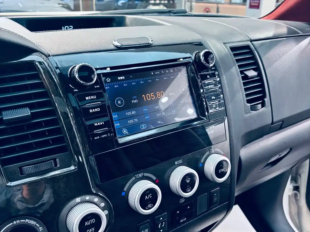 Toyota Sequoia 2016 — фото 10