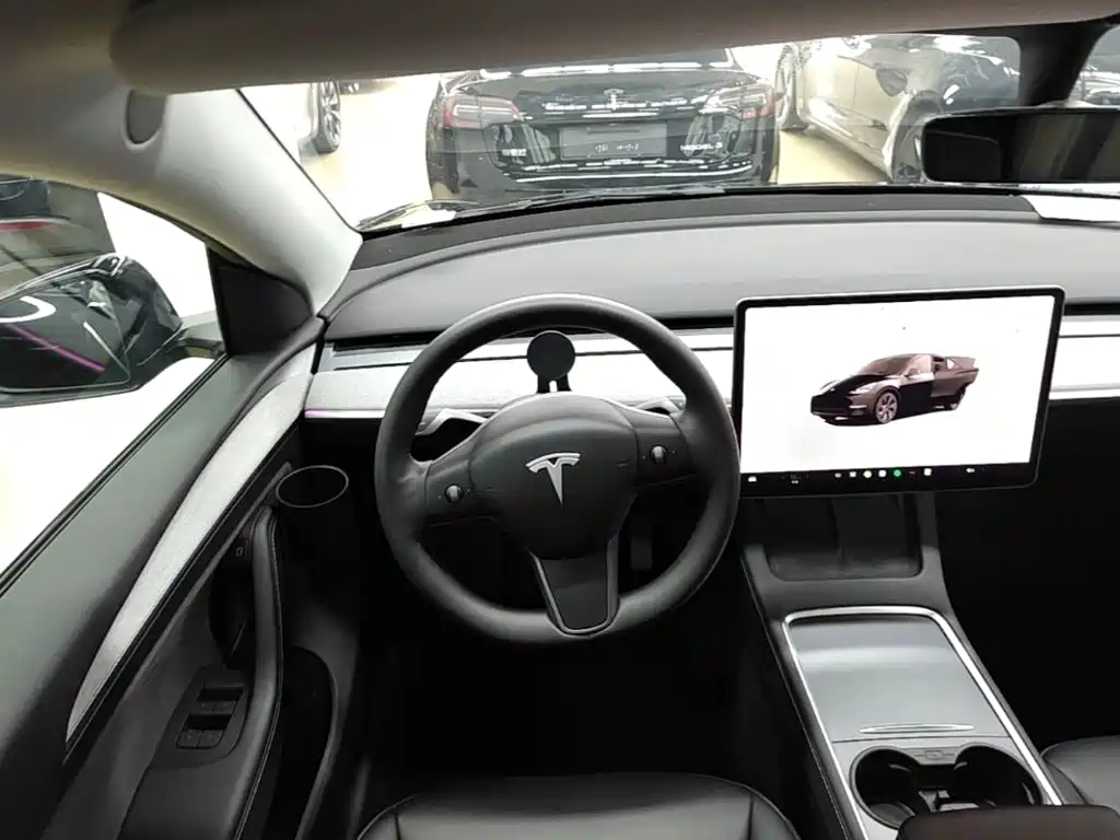 Tesla Model Y 2023 — фото 11