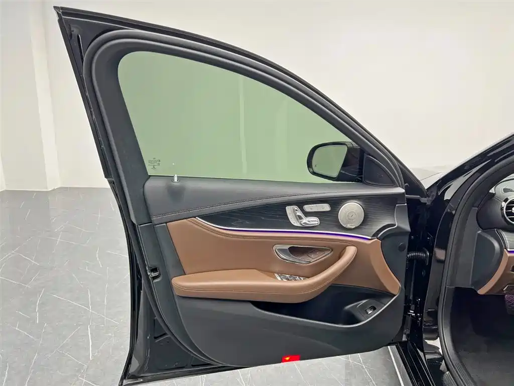 Mercedes-Benz E-Class 2021 — фото 13