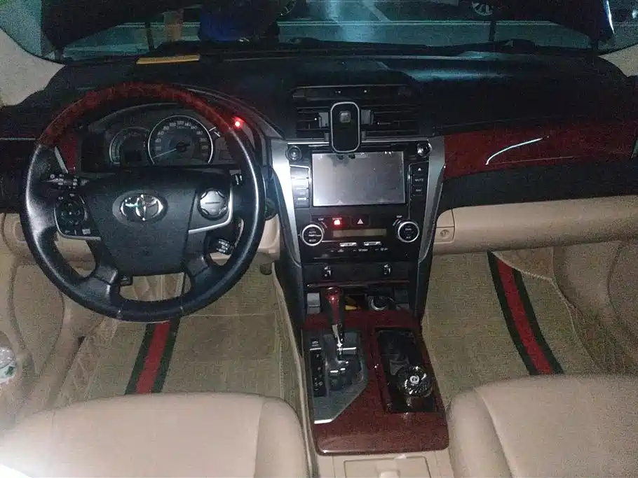 Toyota Camry 2014 — фото 12