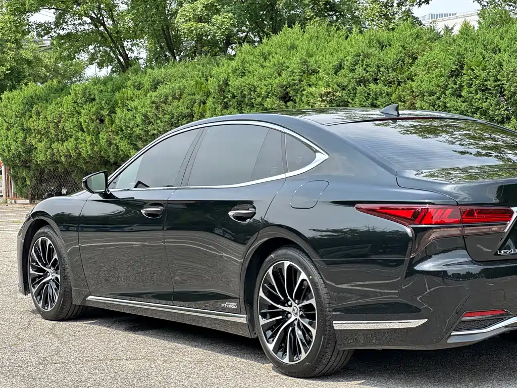 Lexus LS 2021 — фото 12