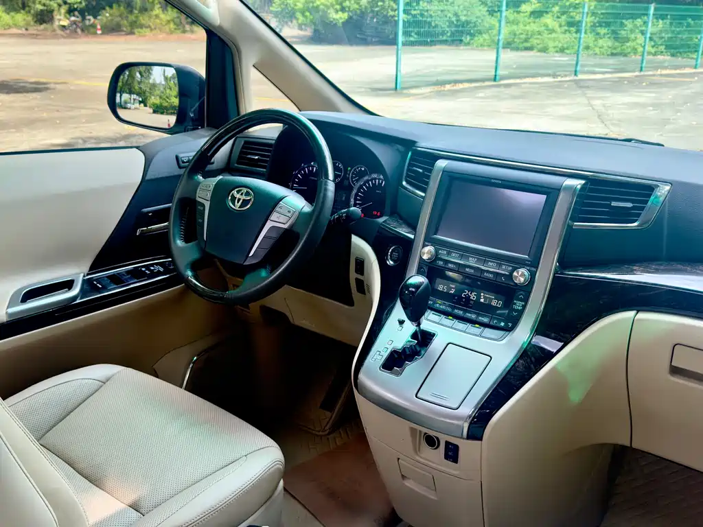 Toyota Alphard 2015 — фото 25