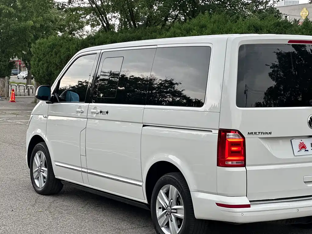 Volkswagen Multivan 2017 — фото 13