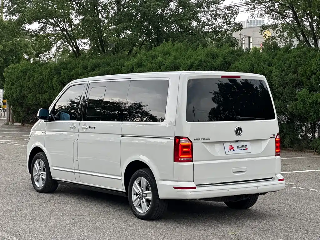 Volkswagen Multivan 2017 — фото 11