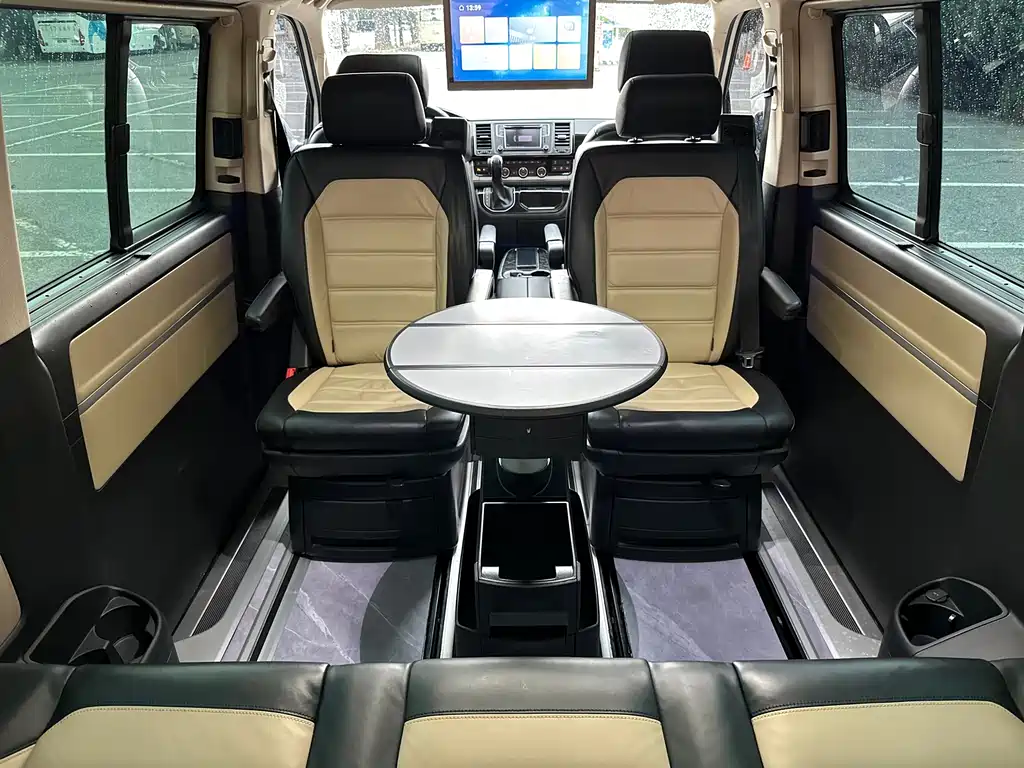 Volkswagen Multivan 2017 — фото 49