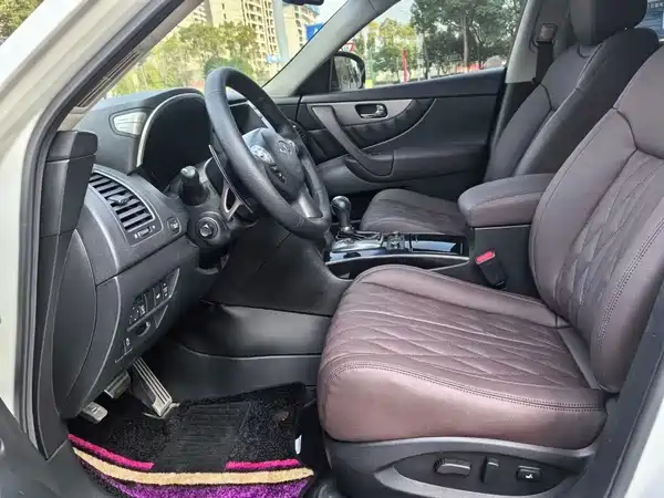 Infiniti QX70 2014
